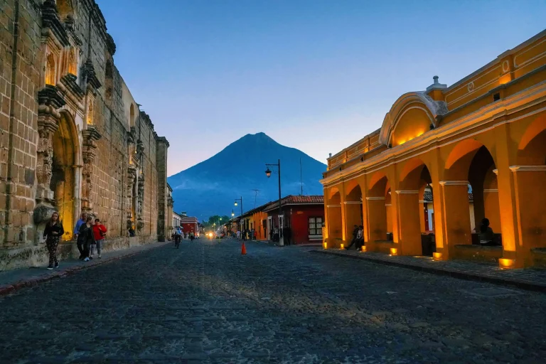 Guatemala: Volcanes, Jade y El Corazón del Mundo Maya
